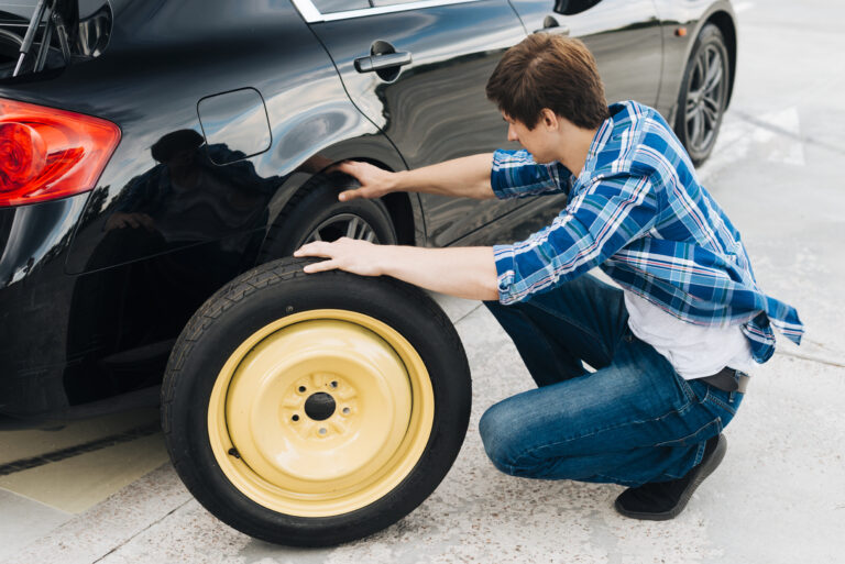 como trocar um pneu furado no meu carro